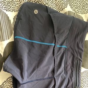 Lululemon size 6 with liner 2.5 inch speed up shorts
